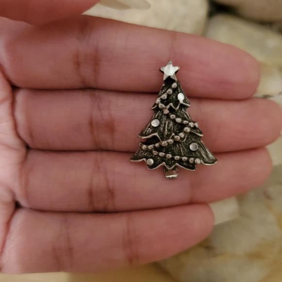 Christmas tree pin - Picture 3 of 6